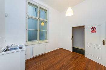20. Denní místnost ve 3. NP domu - Pronájem komerčního prostoru 259 m², Praha 1 - Staré Město