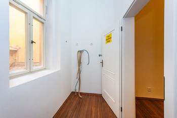 21. Technická místnost vedle denní místnosti ve 3. NP domu - Pronájem komerčního prostoru 259 m², Praha 1 - Staré Město