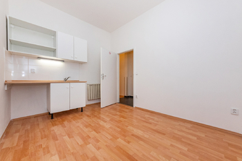 29. Kuchyně ve 2. NP domu - Pronájem komerčního prostoru 259 m², Praha 1 - Staré Město