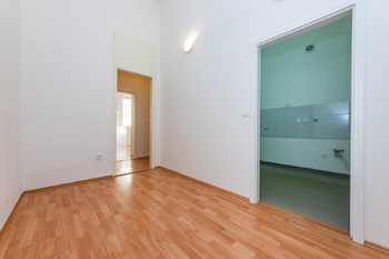 31. Chodba a místnost ve 2. NP domu - Pronájem komerčního prostoru 259 m², Praha 1 - Staré Město