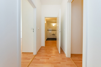 33. Chodba a technická místnost ve 2. NP domu - Pronájem komerčního prostoru 259 m², Praha 1 - Staré Město