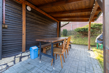 posezení u chaty - Prodej chaty / chalupy 70 m², Okoř