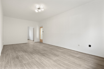 Obývací pokoj - Prodej bytu 3+1 v osobním vlastnictví 75 m², Praha 6 - Veleslavín