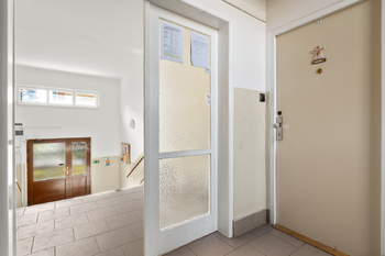 Domovní chodba - Prodej bytu 3+1 v osobním vlastnictví 75 m², Praha 6 - Veleslavín