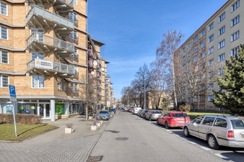 Přilehlá ulice - Prodej bytu 3+1 v osobním vlastnictví 75 m², Praha 6 - Veleslavín