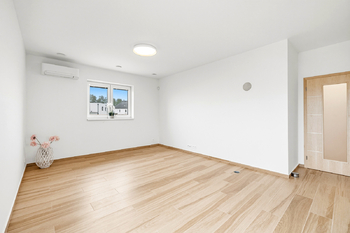 Prodej domu 110 m², Káraný