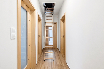 Prodej domu 110 m², Káraný