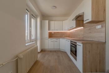 Pronájem bytu 2+kk v družstevním vlastnictví 51 m², Hradec Králové