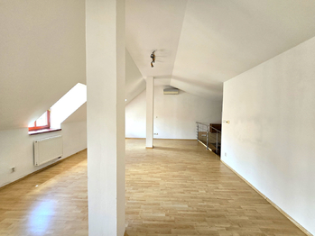Pronájem bytu atypický v osobním vlastnictví 77 m², Louny