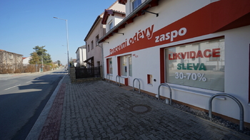 3 parkovací místa pro zákazníky - Pronájem obchodních prostor 170 m², Praha 5 - Slivenec