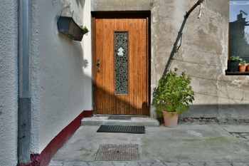 Vstupní dveře - Prodej bytu 4+1 v osobním vlastnictví 95 m², Hradec Králové