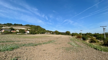 Prodej pozemku 7274 m², Jeviněves