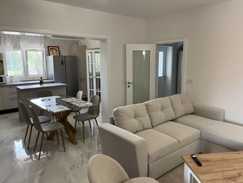 Prodej domu 244 m², Čista Mala