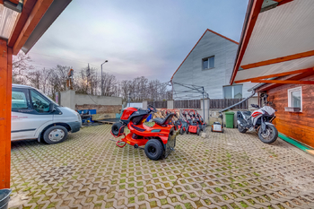 Prodej obchodních prostor 241 m², Chomutov