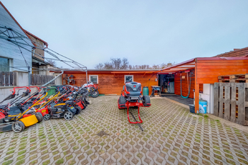 Prodej obchodních prostor 241 m², Chomutov