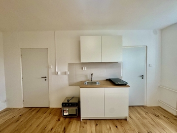Kuchyně - Pronájem bytu 1+kk v osobním vlastnictví 23 m², Liberec