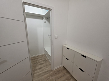 Pronájem bytu 2+kk v družstevním vlastnictví 43 m², Osek