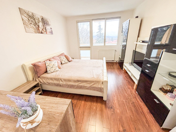 ložnice s balkónem - Pronájem bytu 2+1 v osobním vlastnictví 53 m², Liberec