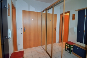 Prodej bytu 1+kk v osobním vlastnictví 42 m², Praha 5 - Smíchov