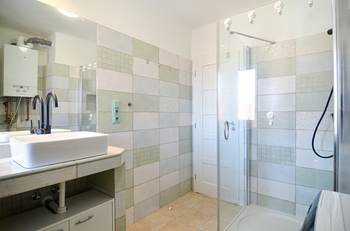 Koupelna + toaleta - Prodej bytu 3+1 v osobním vlastnictví 72 m², Podivín