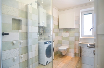 Koupelna + toaleta - Prodej bytu 3+1 v osobním vlastnictví 72 m², Podivín