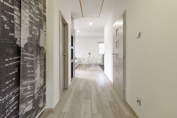 chodba Motyčín - Prodej domu 98 m², Kladno