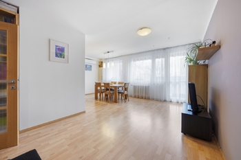 obývací pokoj - Prodej bytu 3+1 v osobním vlastnictví 83 m², Praha 4 - Háje