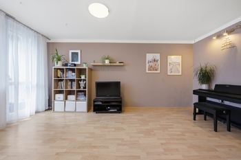 obývací pokoj - Prodej bytu 3+1 v osobním vlastnictví 83 m², Praha 4 - Háje