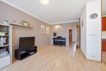 obývací pokoj - Prodej bytu 3+1 v osobním vlastnictví 83 m², Praha 4 - Háje