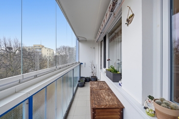 zasklená lodžie - Prodej bytu 3+1 v osobním vlastnictví 83 m², Praha 4 - Háje