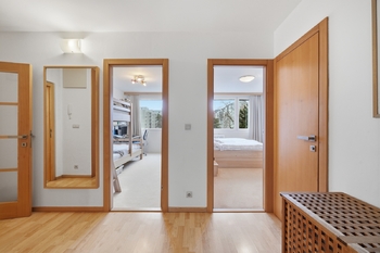 pohled do pokojů - Prodej bytu 3+1 v osobním vlastnictví 83 m², Praha 4 - Háje