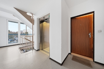 chodba - Prodej bytu 3+1 v osobním vlastnictví 83 m², Praha 4 - Háje