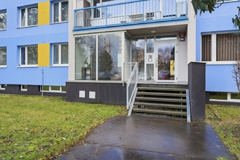 vstup do domu - Prodej bytu 3+1 v osobním vlastnictví 83 m², Praha 4 - Háje