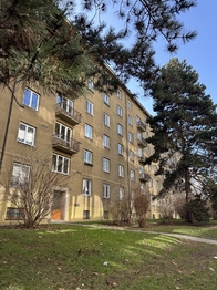 pohled na dům - Prodej bytu 2+1 v osobním vlastnictví 54 m², Praha 4 - Michle
