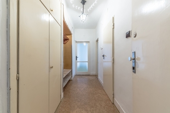 zádveří - Prodej bytu 2+1 v osobním vlastnictví 54 m², Praha 4 - Michle