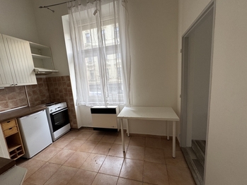 kuchyně - Pronájem bytu 1+1 v osobním vlastnictví 37 m², Praha 3 - Žižkov