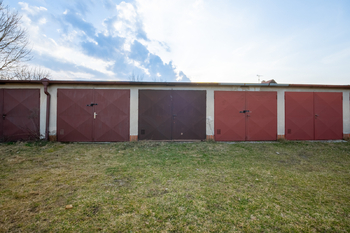 Prodej garáže 18 m², Hradec Králové