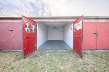 Prodej garáže 18 m², Hradec Králové