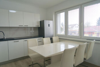 Pronájem bytu 2+1 v osobním vlastnictví 56 m², Nehvizdy
