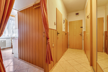 Chodba bytu - Prodej bytu 2+1 v osobním vlastnictví 54 m², Karlovy Vary