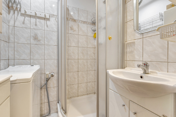 Koupelna - Prodej bytu 2+1 v osobním vlastnictví 54 m², Karlovy Vary