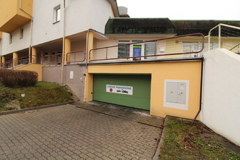 vjezd do garáží - Prodej bytu 4+kk v osobním vlastnictví 162 m², České Budějovice