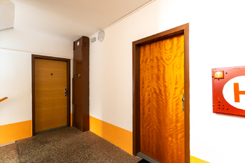 Vchod do bytu - Pronájem bytu 1+1 v osobním vlastnictví 41 m², Ústí nad Labem