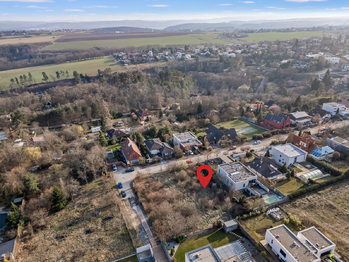 Označení pozemku - Prodej pozemku 960 m², Praha 5 - Slivenec