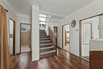 Hala - Prodej domu 207 m², Praha 9 - Újezd nad Lesy