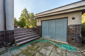 Garáž - Prodej domu 207 m², Praha 9 - Újezd nad Lesy