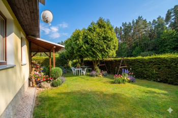 zahrada s posezením - Prodej chaty / chalupy 70 m², Hradec