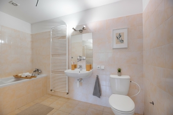 Prodej nájemního domu 223 m², Kozmice