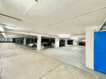 Prodej garážového stání 3165 m², Praha 4 - Podolí