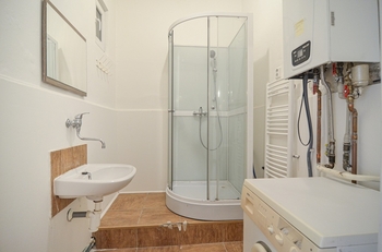 Koupelna - Prodej bytu 3+1 v osobním vlastnictví 81 m², Brno